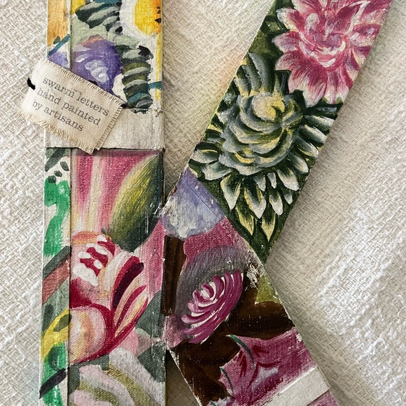 Anthropologie Swarm Letter K Hand Painted Metal Wall / Shelf Art BRAND NEW - Picture 3 of 9